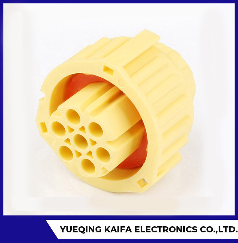 7 Pin Automotive Bus Connector